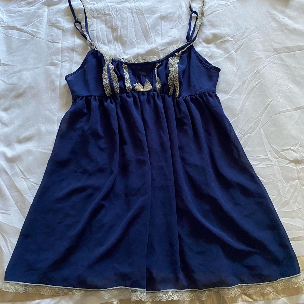 VINTAGE VICTORIA’S SECRET BABYDOLL CHEMISE SZ MED